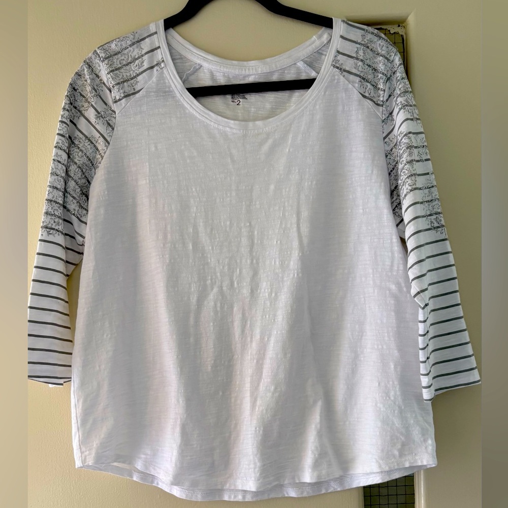 EUC Zenergy by Chico’s Women's White and Gray Striped Top